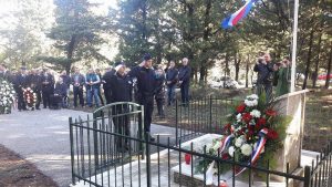 23439217_288719904969558_916945206_n