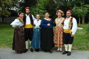 40648962_1885999854772349_4432820730995933184_n