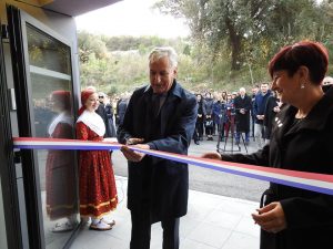 48402960_265918627411633_5833683413336326144_n