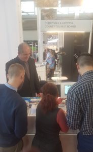 IMG-737011b5abf96a504feca33fa7dcc927-V-2