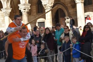 87869198_212331823151878_4672035892393672704_n